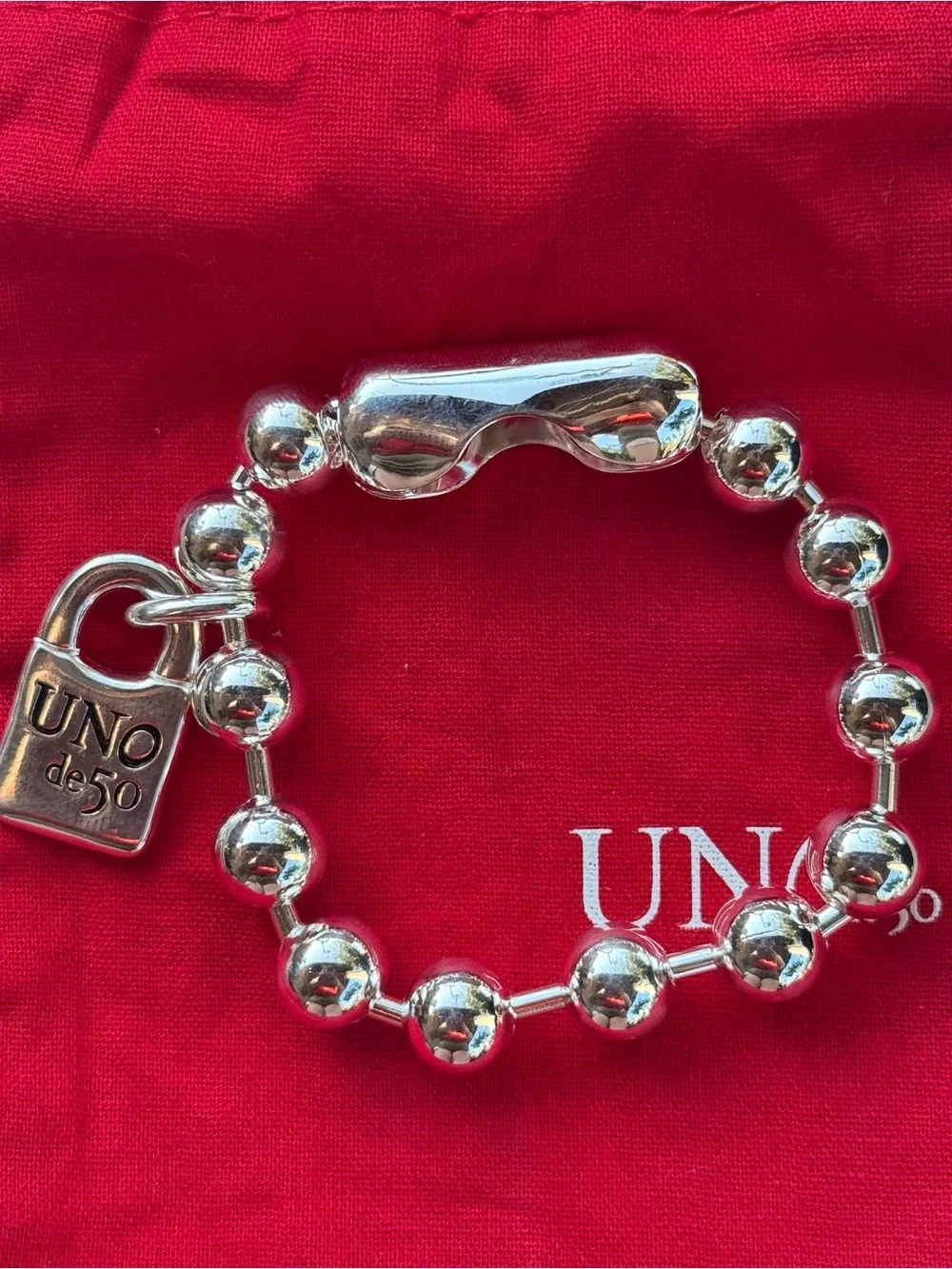 UNO de 50 Polished Silver Bead Bracelet with Padlock Charm